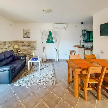 Sandra By Interhome Дом отдыха Крк