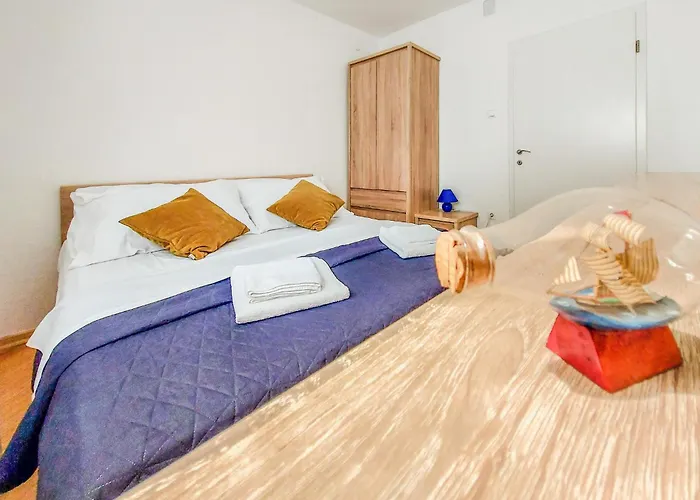 Nyaraló Sandra By Interhome Krk Town